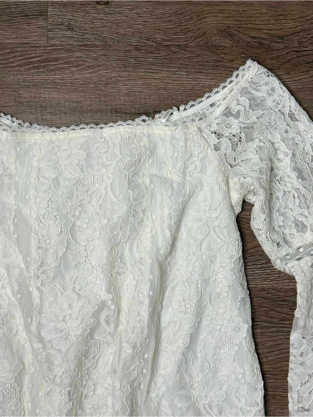 Laundry By Shelli Segal White Lace Off-Shoulder Top